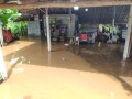 ลงพื้นที่สำรวจสถานการณ์น้ำท่วมบ้านเรือนของประชาชนบ้านน้ำโจ้ ... Image 12